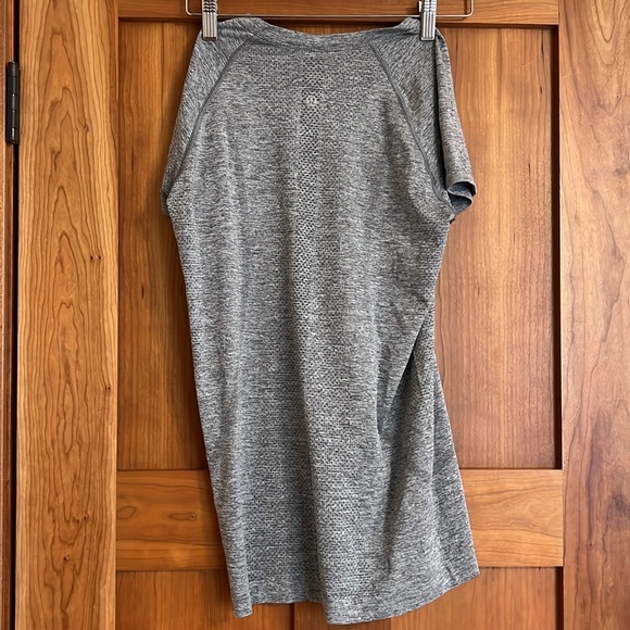 Lululemon Like-New Gray Swiftly Tech Short Sleeve - Picture 4 of 4